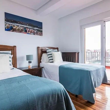 Atico Duplex Puerto Deportivo 기욘